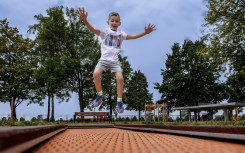 TRAMPOLINE PMR INCLUSIF POUR FAUTEUIL ROULANT
TRAMPOLINE ENTERRÉ EXTERIEUR
JEU ENFANT POUR AIRE DE JEUX