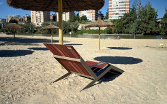 CHAISE LONGUE DESIGN DORADO
TRANSAT URBAIN EN BOIS ET ACIER
BAIN DE SOLEIL EXTÉRIEUR POUR ESPACE PUBLIC