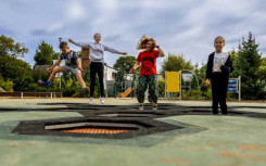 TRAMPOLINE ENTERRE HEXAGONALE JEUX EXTÉRIEUR AIRE DE JEUX
TRAMPOLINE POUR ENFANT POUR COLLECTIVITÉ