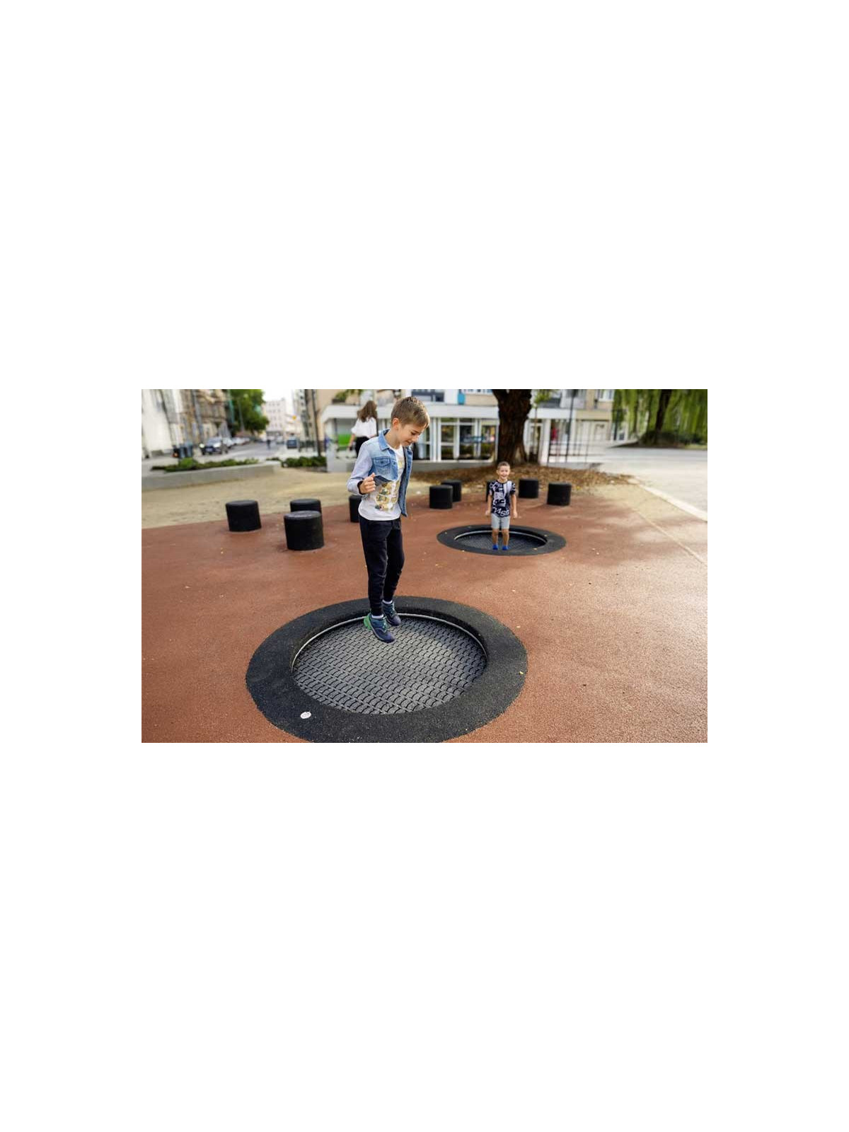 ENSEMBLE TRAMPOLINE ENTERRÉ ROND POUR ENFANT 3 MODULES
TRAMPOLINE ROND ENTERRÉ AU SOL POUR AIRE DE JEUX ESPACE PUBLIC