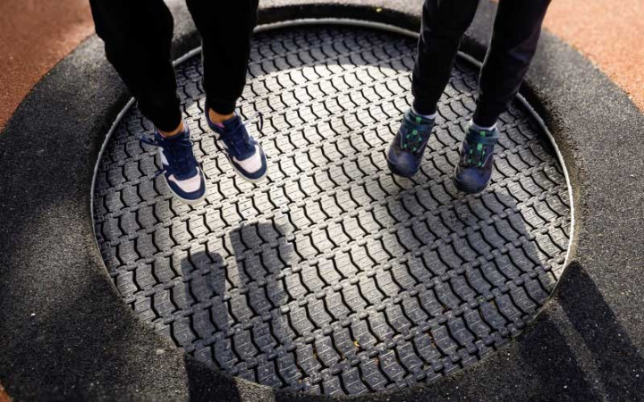 ENSEMBLE TRAMPOLINE ENTERRÉ ROND POUR ENFANT 3 MODULES
TRAMPOLINE ROND ENTERRÉ AU SOL POUR AIRE DE JEUX ESPACE PUBLIC