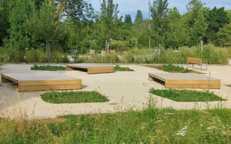 TABLE BANC PICTECO EN BOIS EN ACIER POUR ESPACE VERT PUBLIC
MOBILIER DE REPOS POUR PARC, JARDIN ET CENTRE VILLE