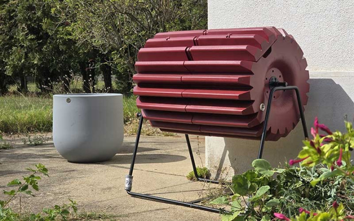 COMPOSTEUR ROTATIF RICCIO
COMPOSTEUR EN PLASTIQUE POUR JARDIN COLLECTIF
COMPOSTEUR POLYÉTHYLÈNE POUR ÉCOLE