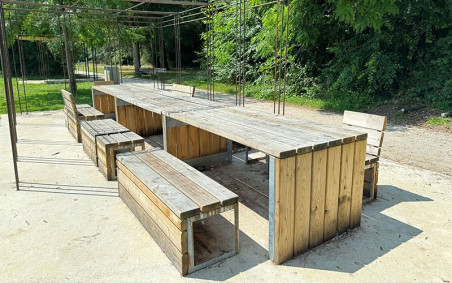 TABLE EXTÉRIEURE EN ACIER ET BOIS PICTECO
TABLE DE PIQUE NIQUE POUR PARC PUBLIC JARDIN URBAIN COLLECTIVITÉ