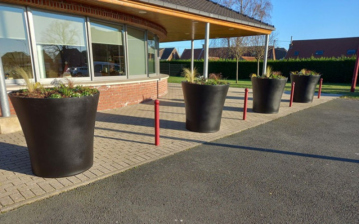 POT VOGUE EN POLYETHYLENE DESIGN
JARDINIÈRE EXTÉRIEURE PLASTIQUE POUR ESPACE PUBLIC