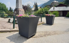 POT EXTERIEUR VOGUE CARRE MODERNE 
JARDINIÈRE CARRÉ DESIGN EN POLYÉTHYLÈNE PROFESSIONNEL ET COLLECTIVITÉ