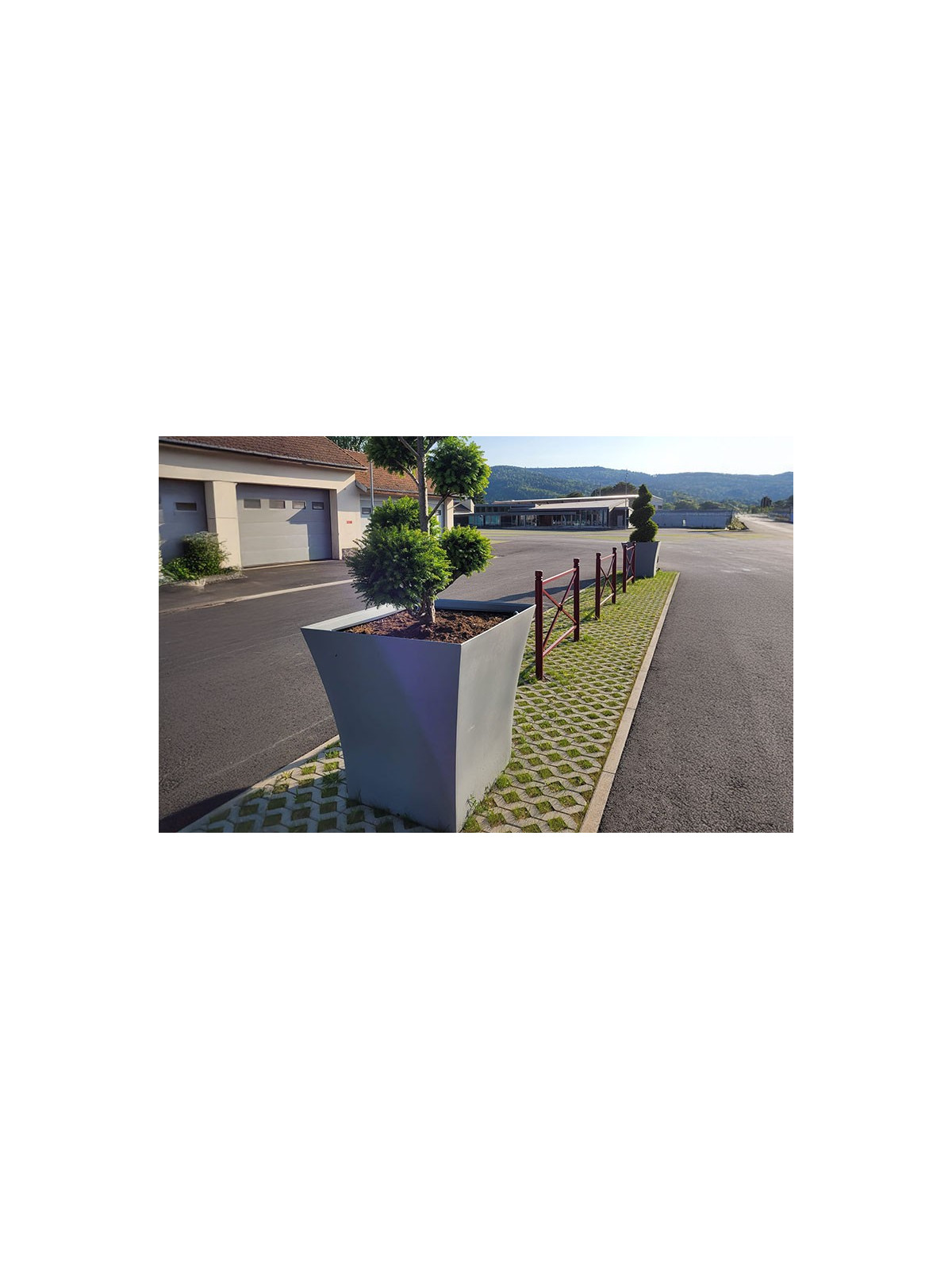 POT EXTERIEUR VOGUE CARRE MODERNE 
JARDINIÈRE CARRÉ DESIGN EN POLYÉTHYLÈNE PROFESSIONNEL ET COLLECTIVITÉ