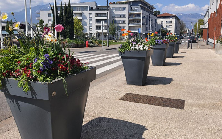 JARDINIERE POT CARRE POLYETHYLENE