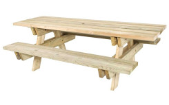LOT DE 2 TABLES INCLUSIVE EXTÉRIEUR EN BOIS TAIGA
ESPACE PUBLIC ACCESSIBLE AVEC LA TABLE PIQUE NIQUE TAIGA EN PIN