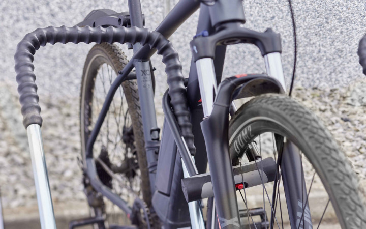 RATELIER 2 VELOS AVEC ARCEAU GAINE