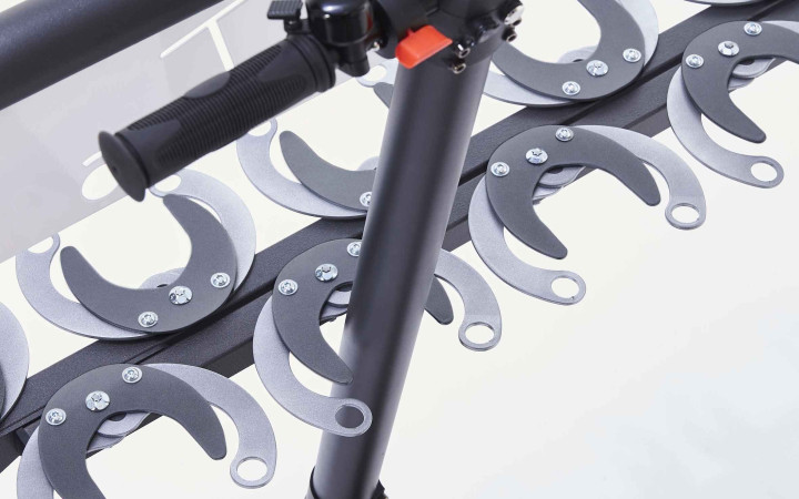 SUPPORT 6 TROTTINETTES SUR PIED A SCELLER