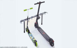 SUPPORT 6 TROTTINETTES SUR PIED A SCELLER