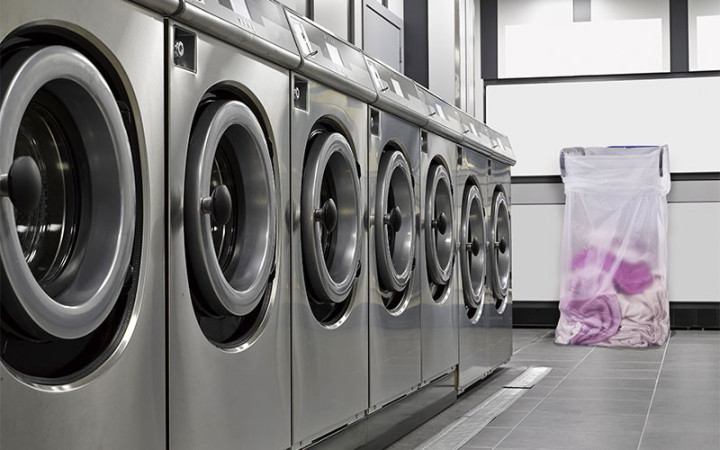 LOT DE 2 SUPPORTS MURAUX POUR SACS 240L/400L