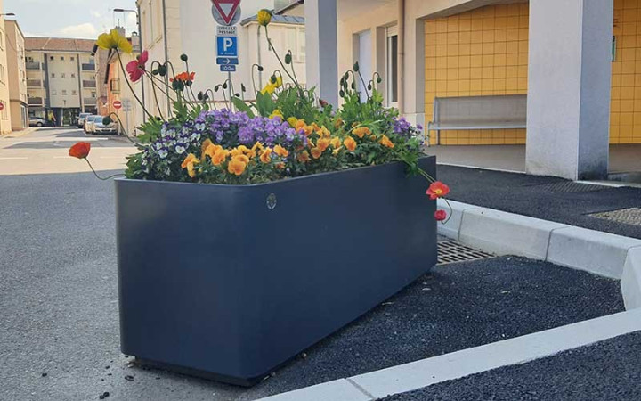 JARDINIERE SEPARATEUR D ESPACE EXTERIEUR 
JARDINIERE DESIGN POLYETHYLENE POUR TERRASSE EXTERIEURE