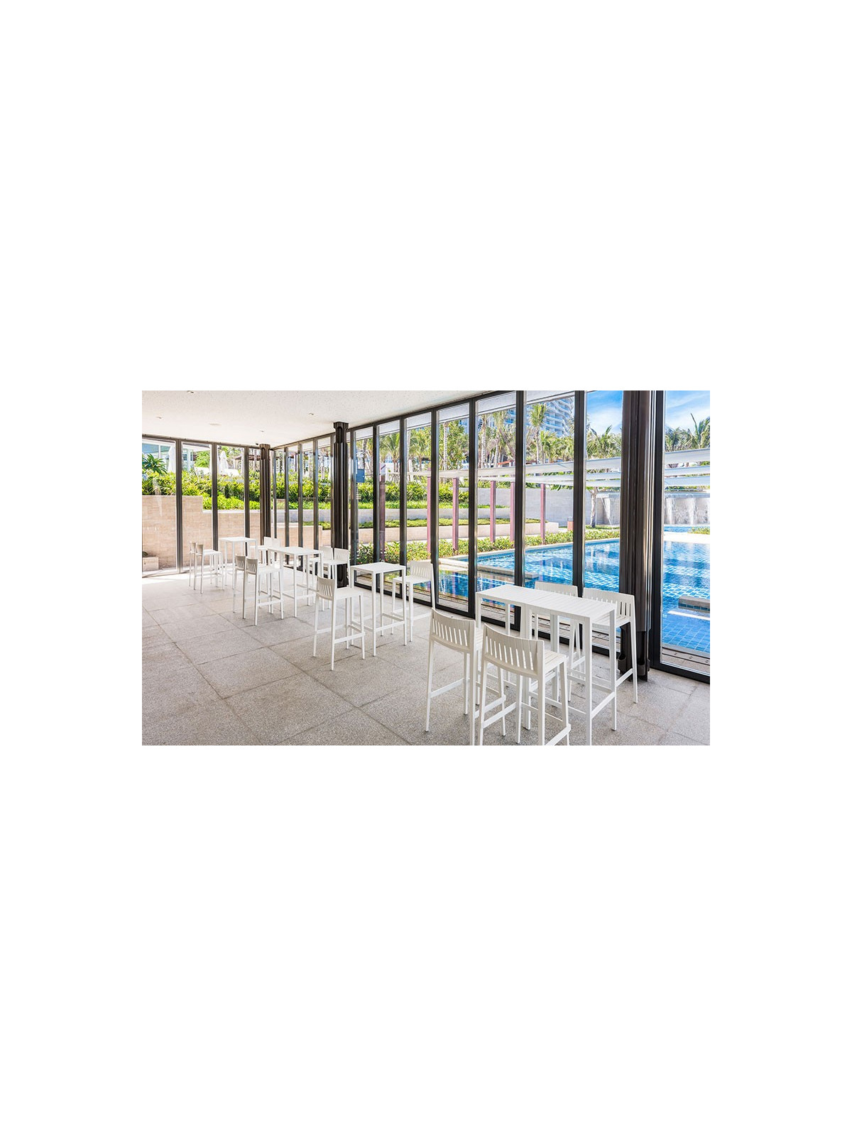 TABOURET DE BAR DESIGN SPRITZ 870 mm BLANC
MOBILIER HORECA MODERNE POUR INTÉRIEUR EXTÉRIEUR