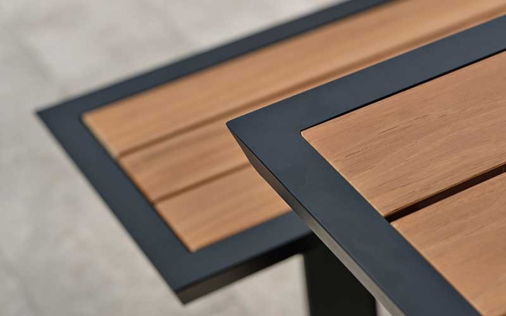 TABLE EXTÉRIEURE DE JARDIN ALUMINIUM ET TECK MONREAL
TABLE DESIGN POUR TERRASSE
MOBILIER DE JARDIN EXTÉRIEUR