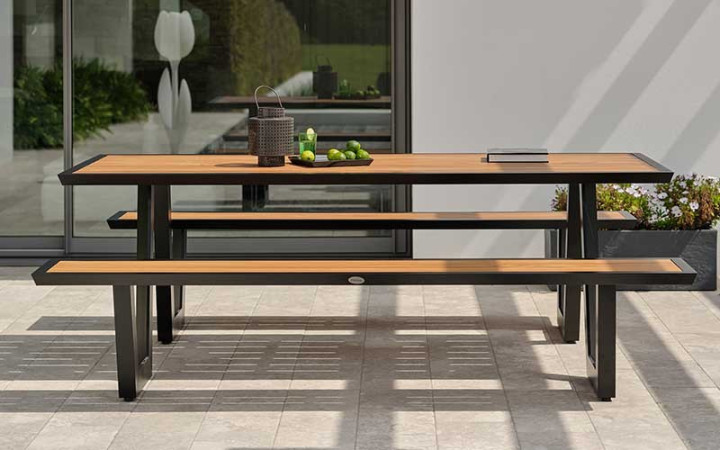 TABLE EXTÉRIEURE DE JARDIN ALUMINIUM ET TECK MONREAL
TABLE DESIGN POUR TERRASSE
MOBILIER DE JARDIN EXTÉRIEUR