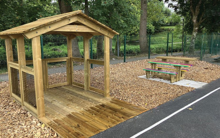 CABANE EN BOIS SPÉCIAL ENFANT POUR COURS ÉCOLE ET AIRE DE JEUX