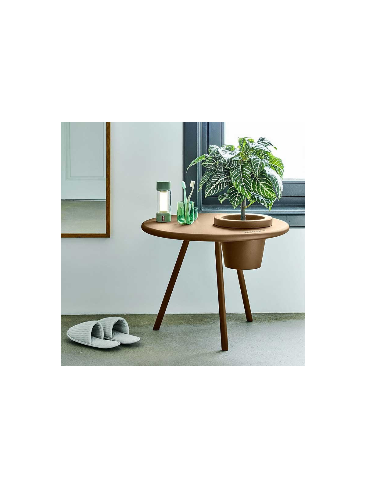 TABLE A PLANTE DESIGN BAKKES
CETTE TABLE MODERNE ET TENDANCE POUR INTERIEUR ET EXTERIEUR