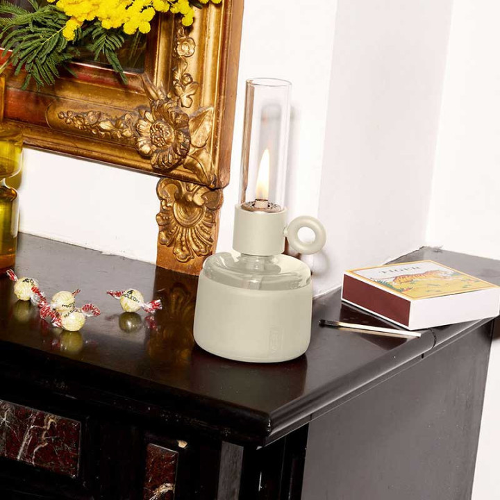 LAMPE A HUILE DÉCORATION FATBOY ESPACE INTÉRIEUR
LAMPE DESIGN ET MODERNE POUR SALON, CUISINE, ESPACE COWORKING