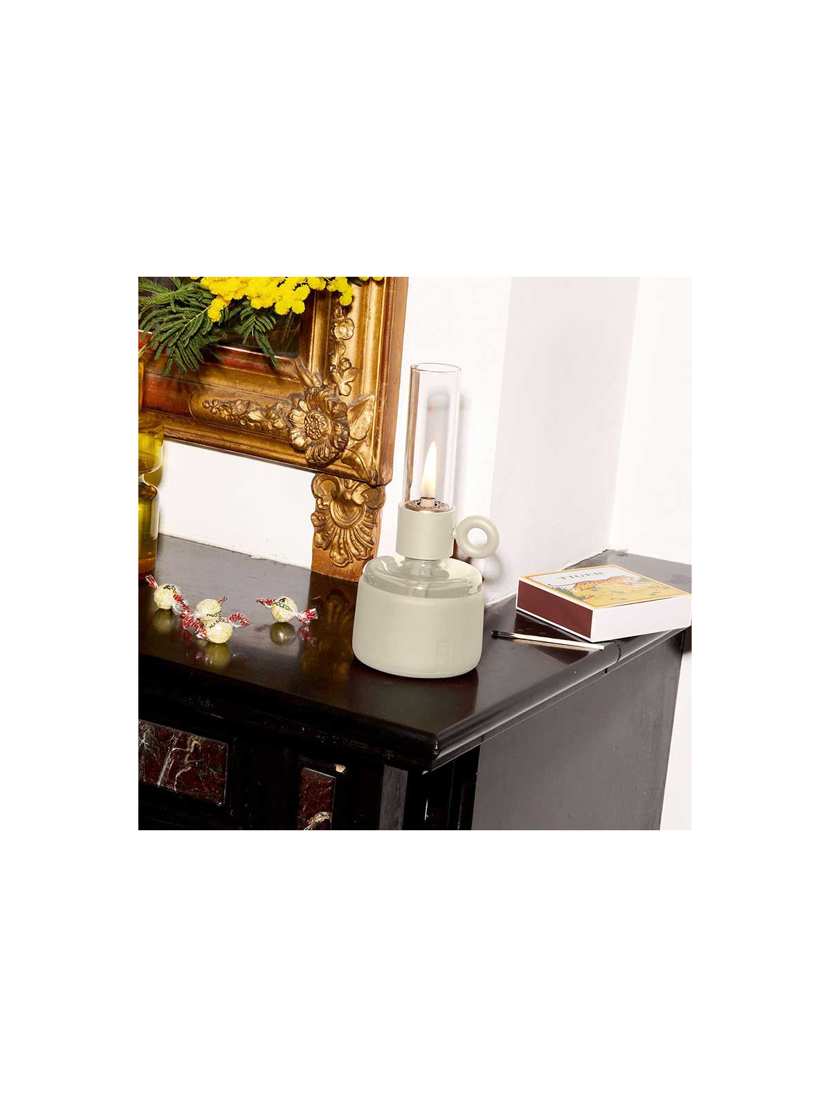 LAMPE A HUILE DÉCORATION FATBOY ESPACE INTÉRIEUR
LAMPE DESIGN ET MODERNE POUR SALON, CUISINE, ESPACE COWORKING