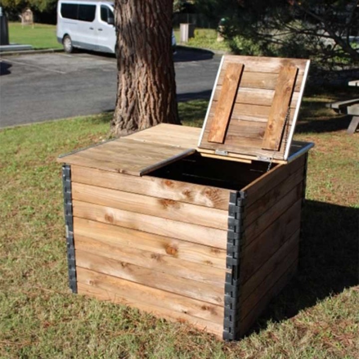 COMPOSTEUR BOIS CARRE GRAND VOLUME ESPACE EXTERIEUR
COMPOSTEUR ÉCOLOGIQUE 810 ET 1060 L POUR ENTREPRISE, PAYSAGISTE OU MAIRIE