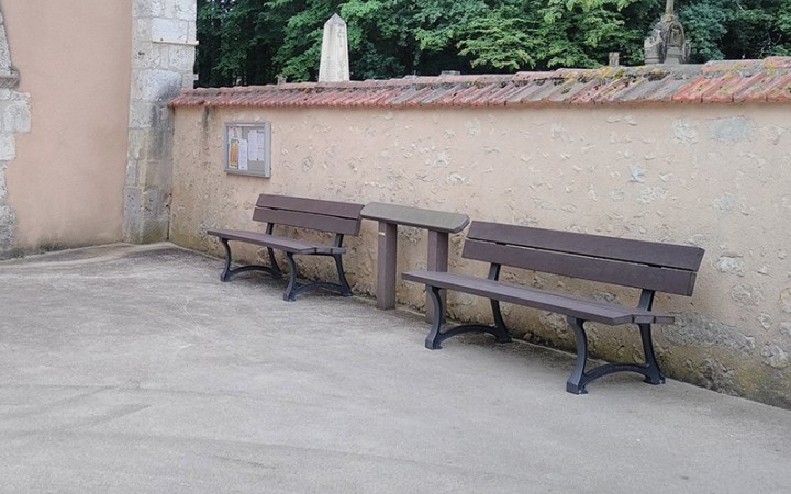BANC URBAIN PLASTIQUE RECYCLE PIED FONTE
MOBILIER URBAIN ÉCOLOGIQUE POUR PARC ET COLLECTIVITÉ