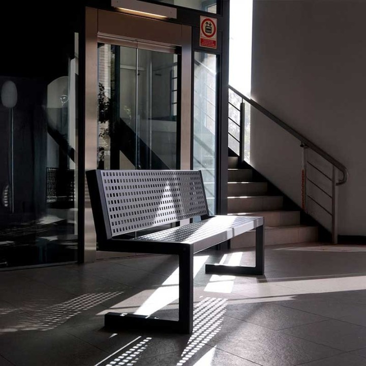 BANC DESIGN EN ACIER POUR ESPACE INTÉRIEUR ET EXTÉRIEUR
MOBILIER URBAIN EN ACIER MODERNE POUR ENTREPRISE OU COLLECTIVITÉ