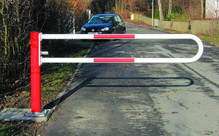 BARRIERE PIVOTANTE ROUGE ET BLANC 1000 A 3000 mm