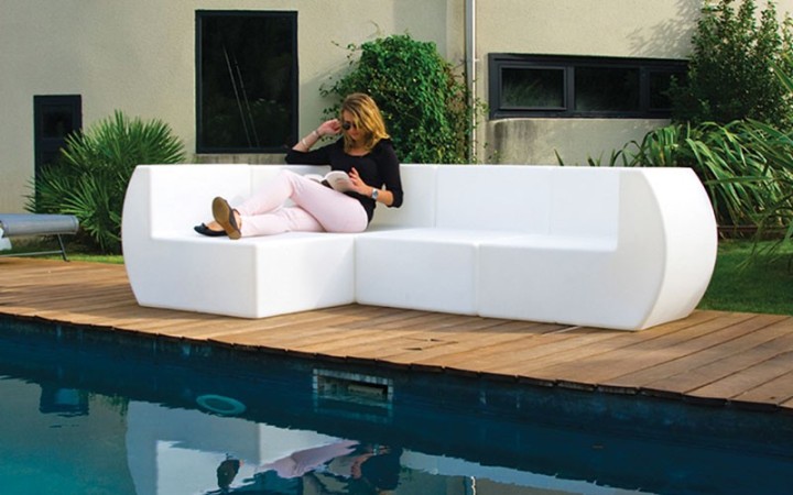 CANAPÉ ANGLE TEMPO POUR INTÉRIEUR ET EXTÉRIEUR
CHAUFFEUSE MODERNE POUR ECOLE OU ENTREPRISE