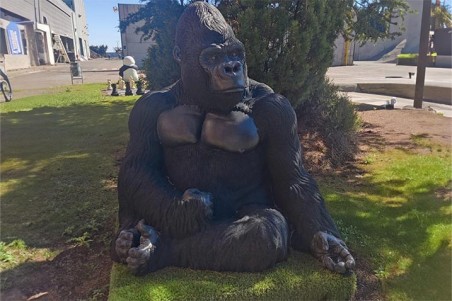 SCULPTURE GORILA - NEUSUS URBAN