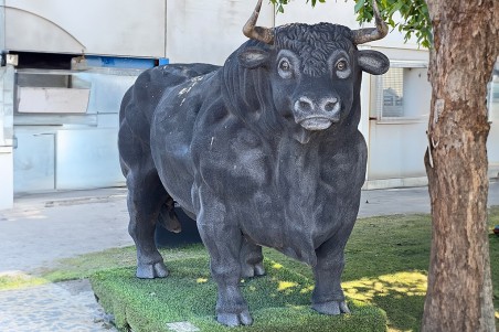 SCULPTURE TORO - NEUSUS URBAN