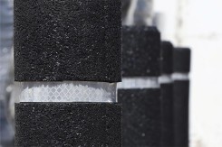 Potelet extérieur City à sceller caoutchouc 100 % recyclé Neusus Urban