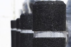 Potelet City sur platine en caoutchouc 100 % recyclé – Neusus Urban