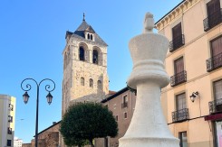 Pion géant échec roi en caoutchouc recyclé – Neusus Urban