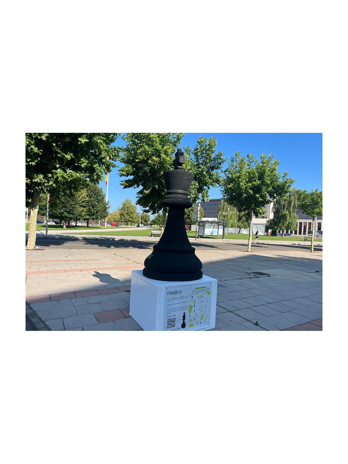 Pion géant échec roi en caoutchouc recyclé – Neusus Urban