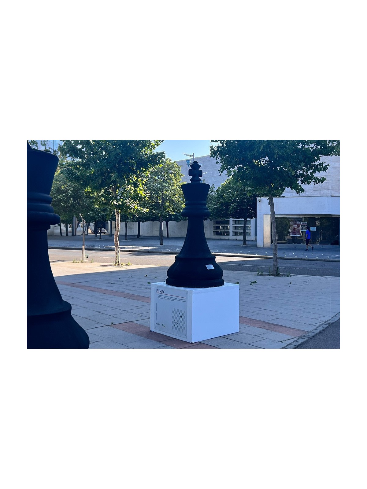 Pion géant échec roi en caoutchouc recyclé – Neusus Urban