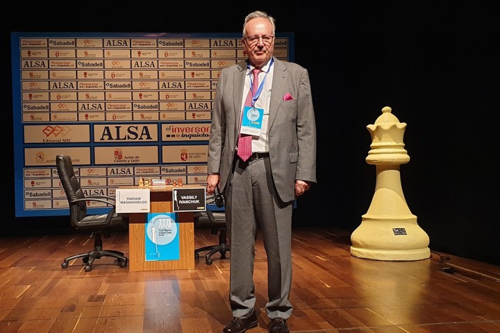 Grande dame décorative – Élément urbain Neusus Urban