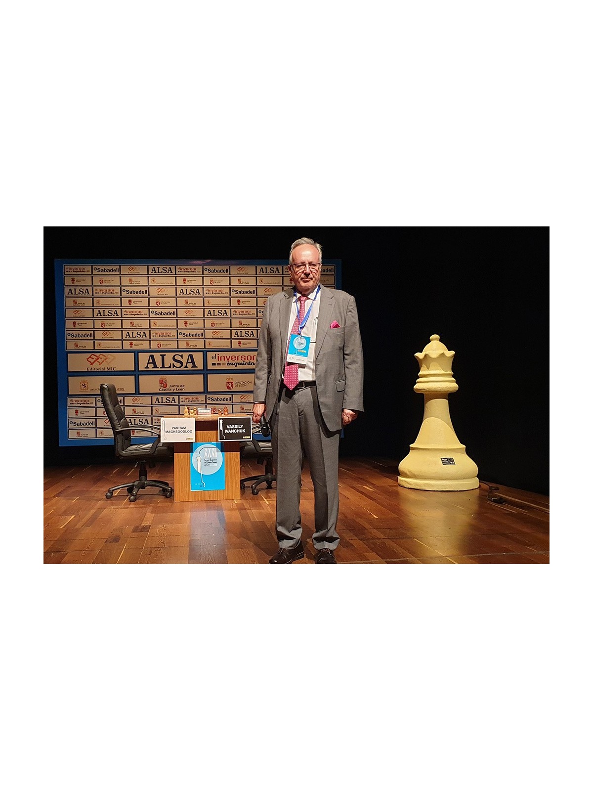 Grande dame décorative – Élément urbain Neusus Urban