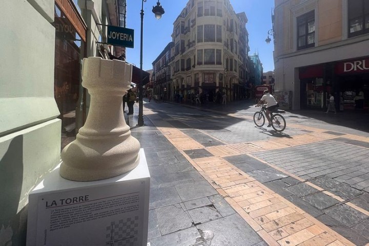 Pièce d’échecs tour XXL – Neusus Urban