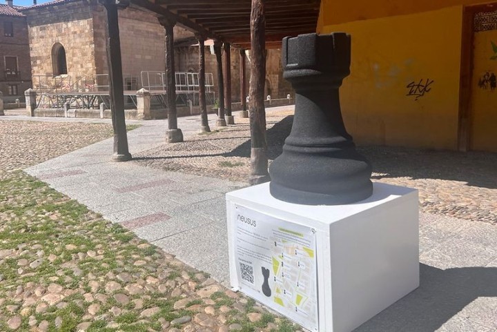 Pièce d’échecs tour XXL – Neusus Urban