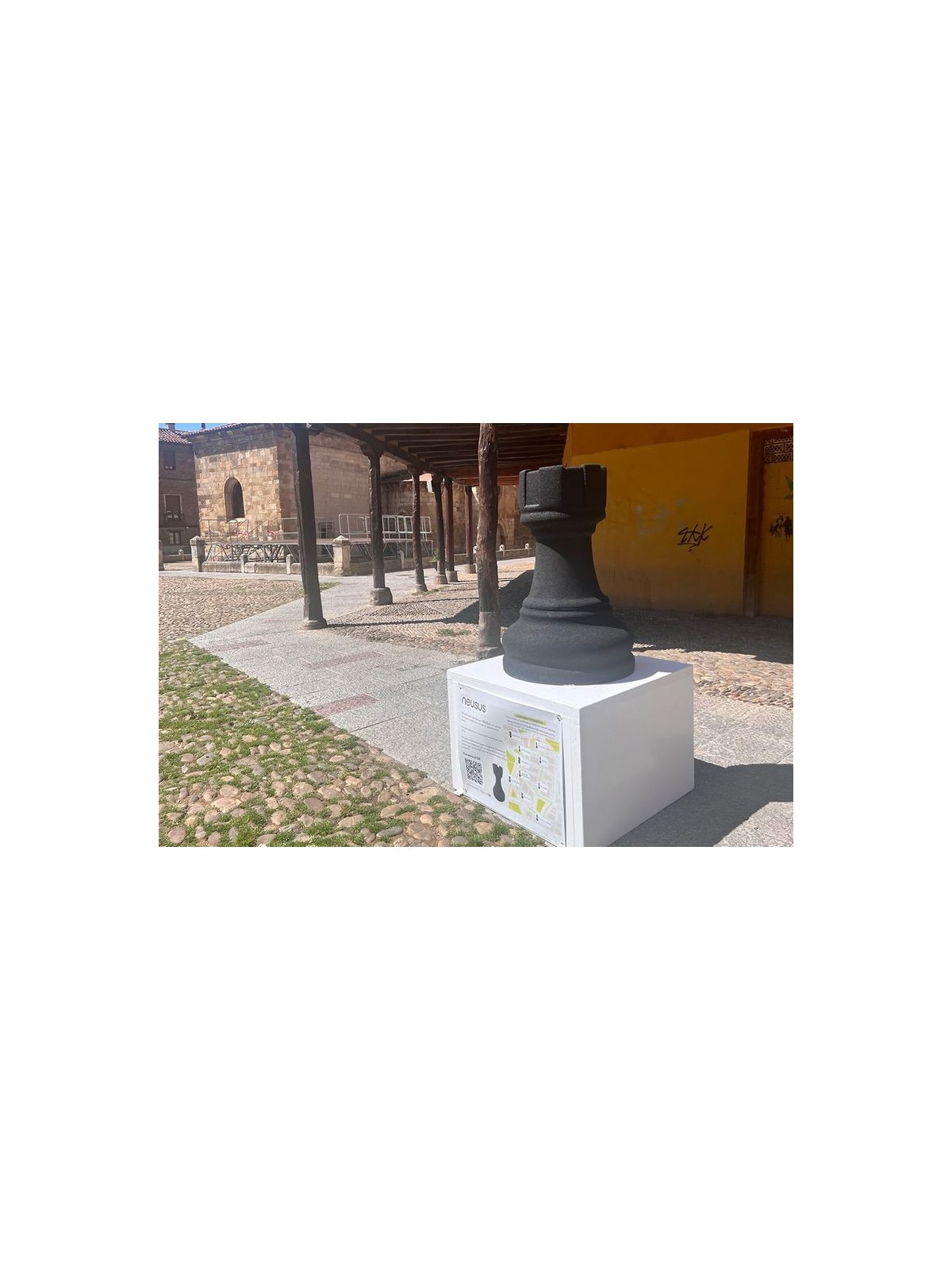 Pièce d’échecs tour XXL – Neusus Urban