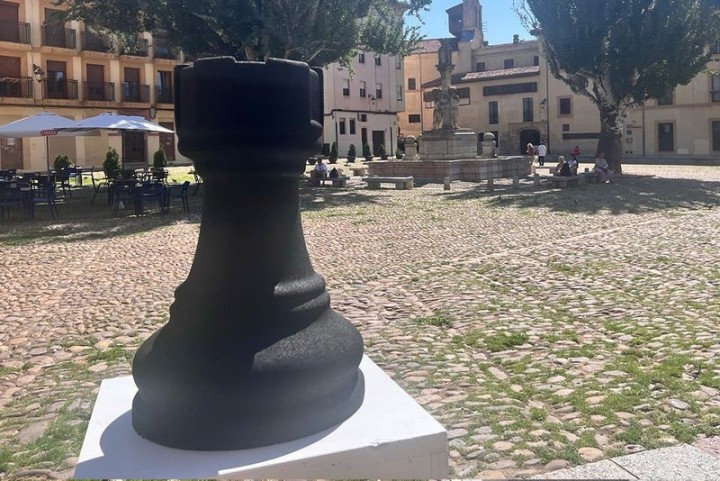 Pièce d’échecs tour XXL – Neusus Urban