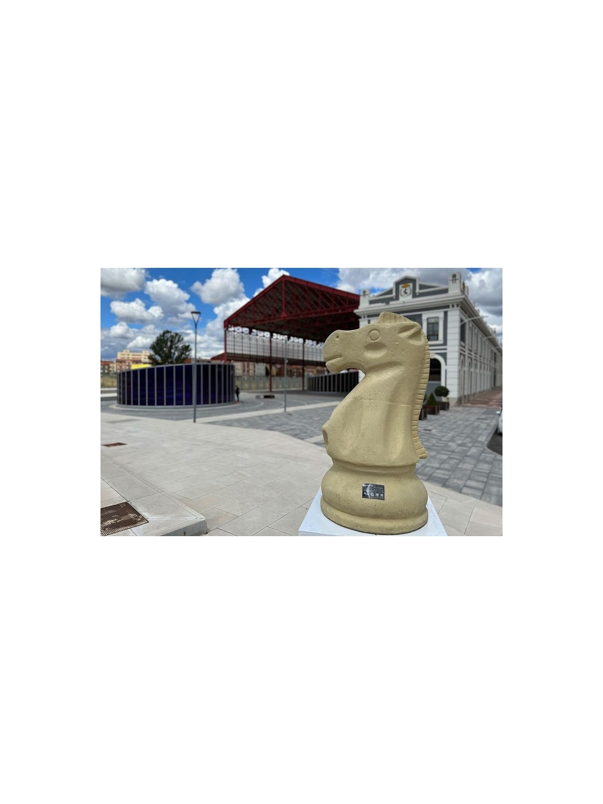 Cavalier géant – élément urbain grand format | Neusus Urban