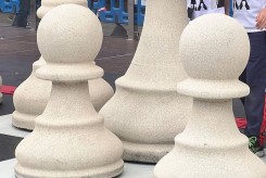 Pion géant – élément urbain grand format | Neusus Urban