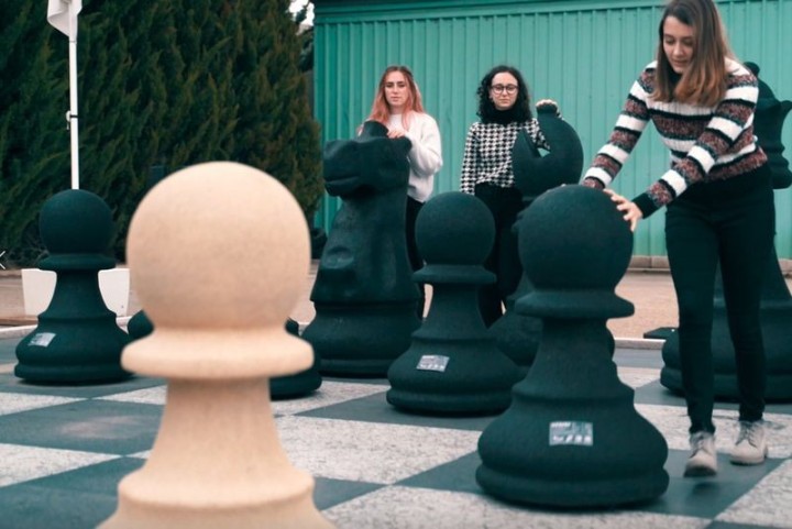 Pion géant – élément urbain grand format | Neusus Urban