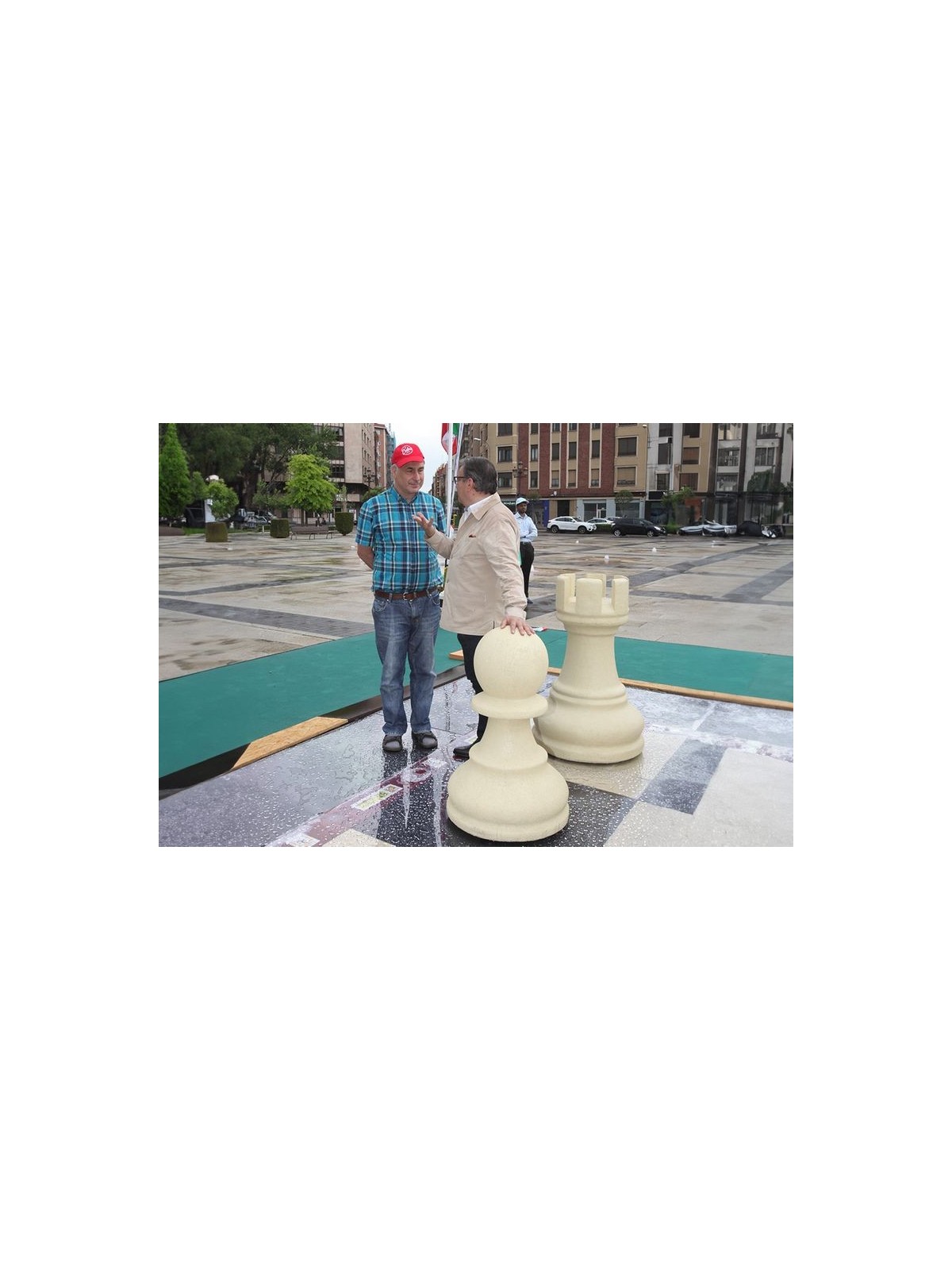 Pion géant – élément urbain grand format | Neusus Urban