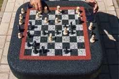 Ensemble banc et table d’échecs  – Neusus Urban