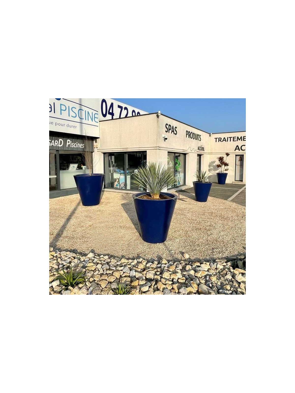 POT VASE LILOU EN POLYÉTHYLÈNE POUR ESPACE PUBLIC
JARDINIÈRE URBAINE POUR COLLECTIVITÉ ET PROFESSIONNEL