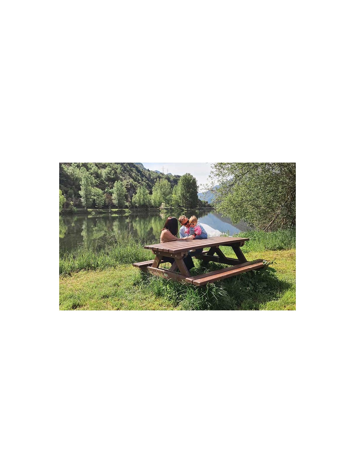 TABLE DE PIQUE NIQUE ÉCOLOGIQUE EN PLASTIQUE RECYCLE
TABLE URBAINE POUR ESPACE PUBLIC EXTERIEUR DE COLLECTIVITÉ